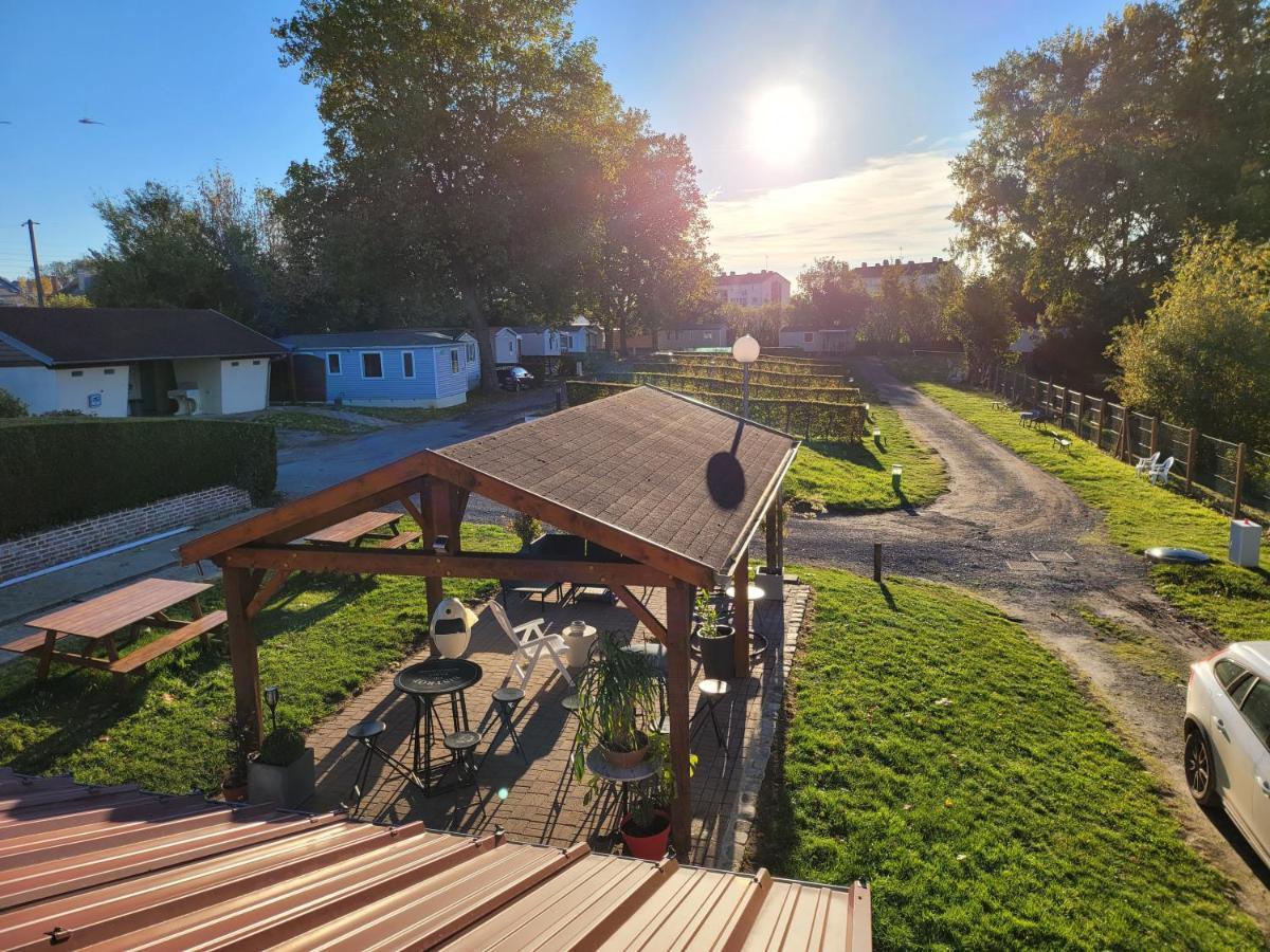 Camping Le Brochet Hotel Péronne Exterior photo